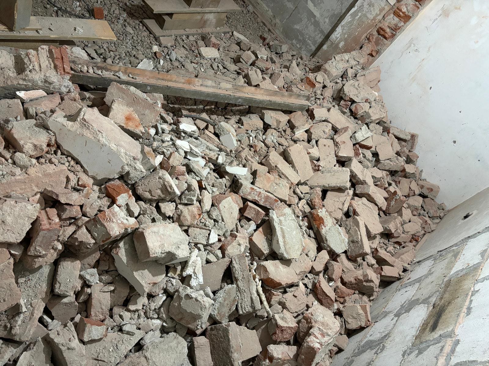 Evacuare moloz din apartament - cită din bucuresti